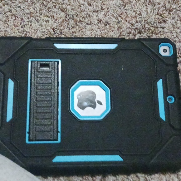 I pad - Picture 2 of 2